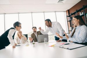 Personnalités opposées conflit travail réunion équipe tension désaccord professionnel